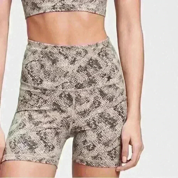 Gap Fit Snakeskin Bike Shorts - Picture 1 of 4